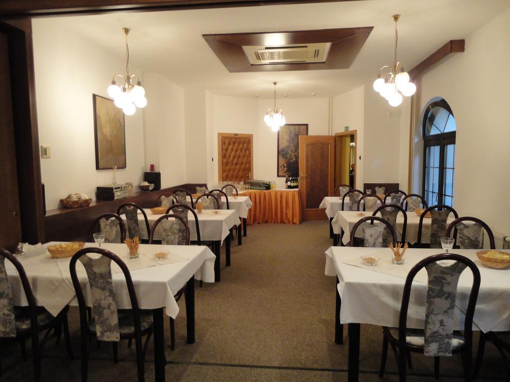 Hotel Sirak Most Extérieur photo