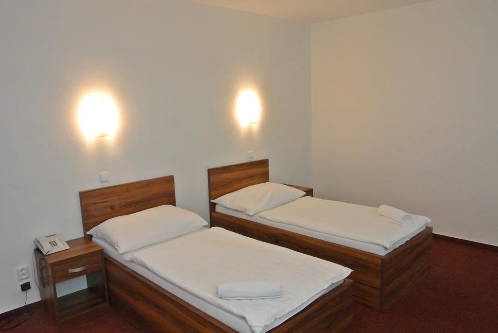 Hotel Sirak Most Extérieur photo