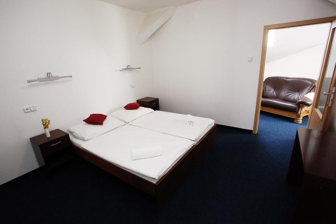 Hotel Sirak Most Extérieur photo